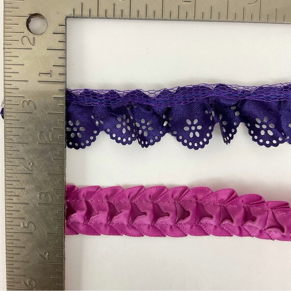 Vintage pink and purple pleated satin & scalloped laser cutout sewing trim - Picture 2 of 5